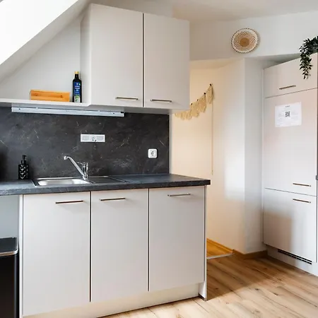 Quiet Courtyard Altstadt - 3br & Free Parking By Hero Homes 格拉茨