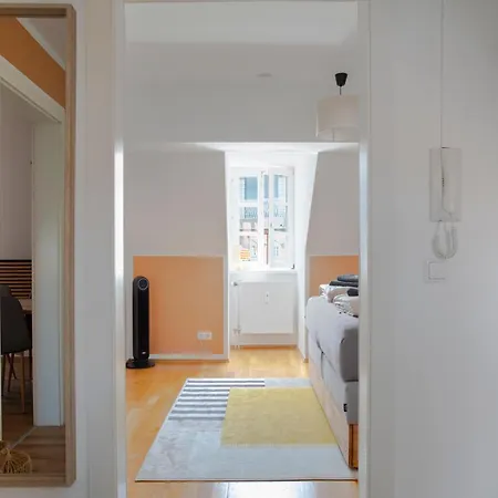 Quiet Courtyard Altstadt - 3br & Free Parking By Hero Homes 公寓 *
