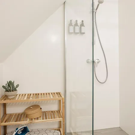 Quiet Courtyard Altstadt - 3br & Free Parking By Hero Homes 公寓